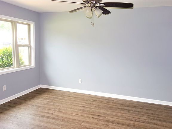 4th image of 3313 Village Dr SW