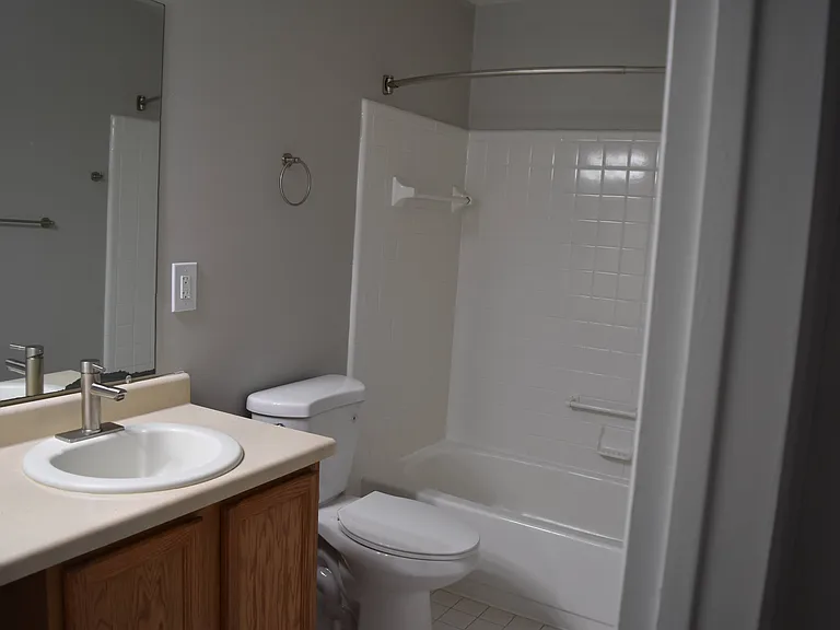 Sunnymede Apartments - Troy, MI — Photo 32