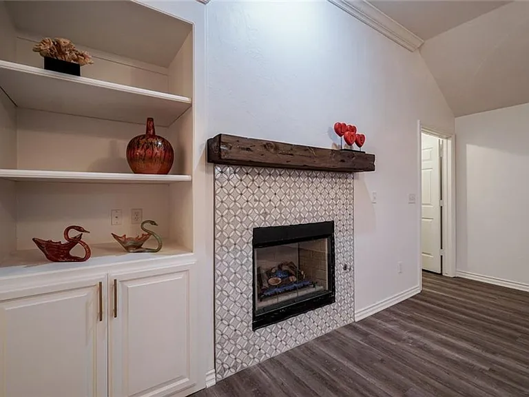 300 Glen Dr — Photo 9