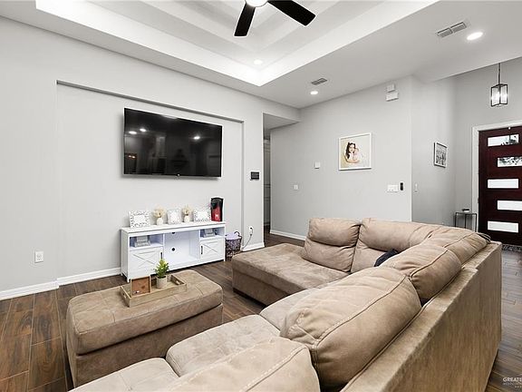 3rd image of 1009 Sunny Dr