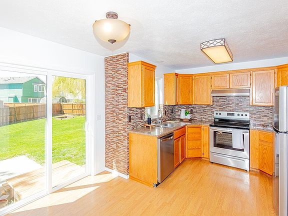 3rd image of 616 Golden Hills Dr