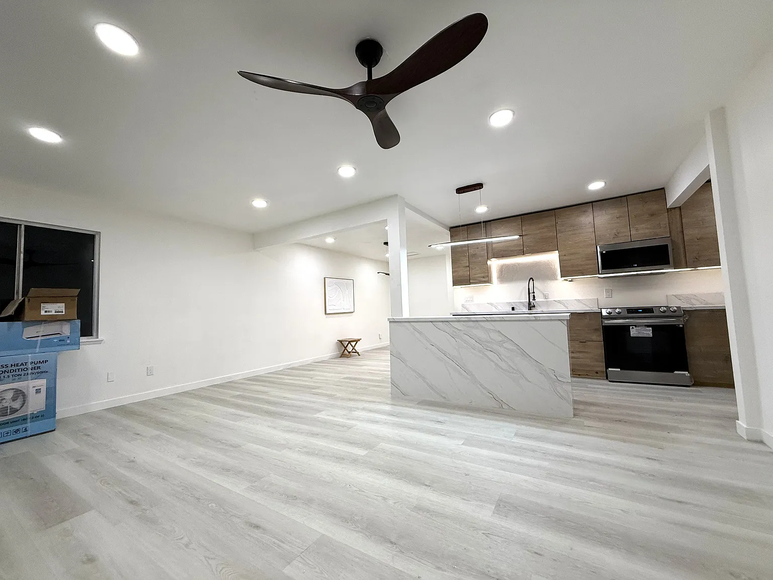 3 bed, 1100 sqft, $3,430 — Photo 1