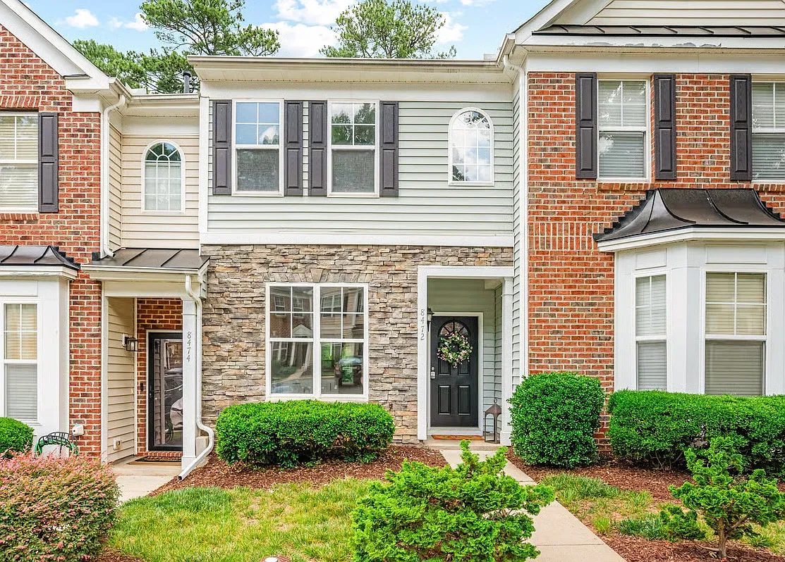 2 bed, 2.5 bath, 1240 sqft, $1,698 — Photo 1