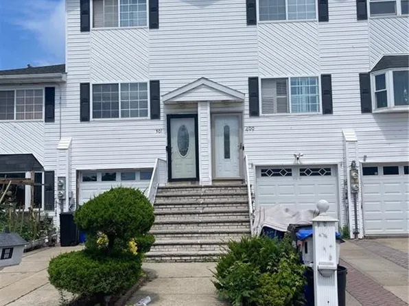 499 Medina St, Staten Island, NY 10306