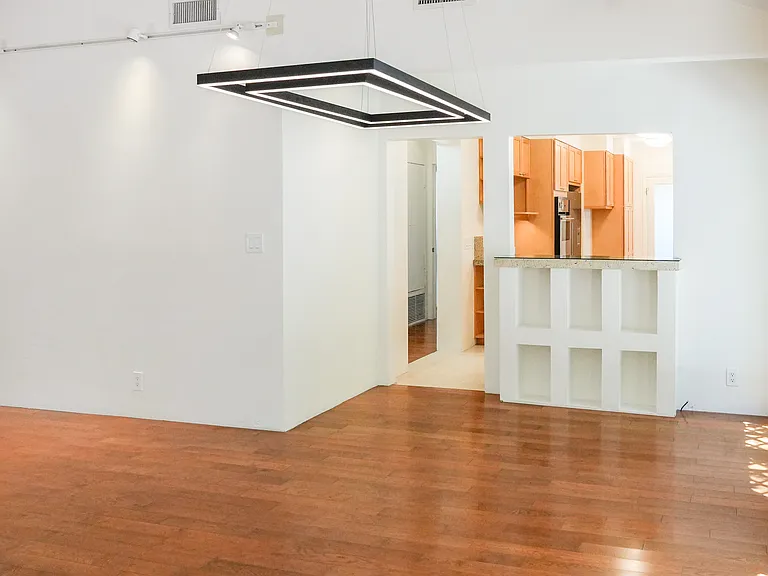 3920 Stansbury Ave — Photo 5