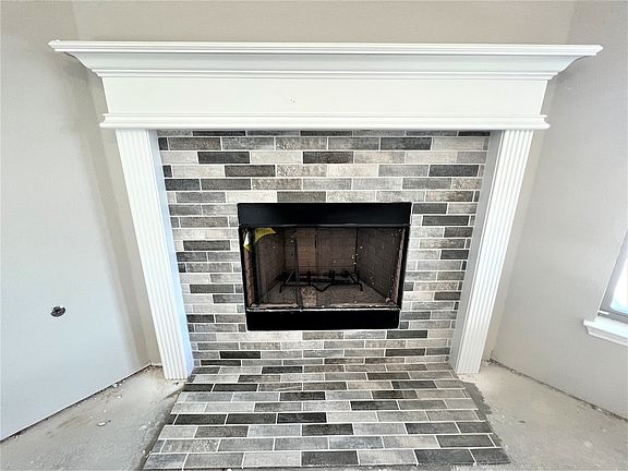 3rd image of 1821 Abelia Ln