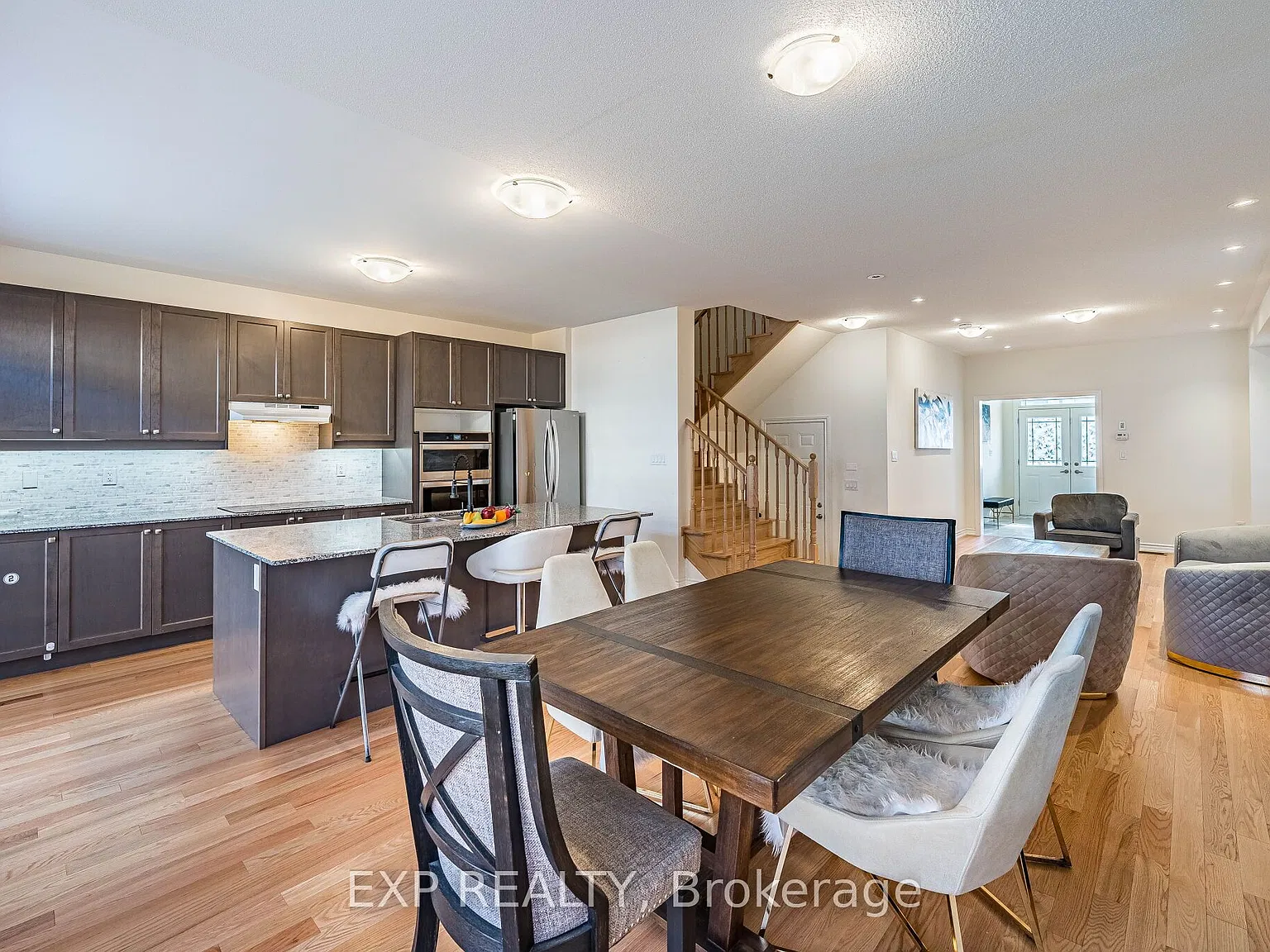 4 bed, $3,200 — Photo 1