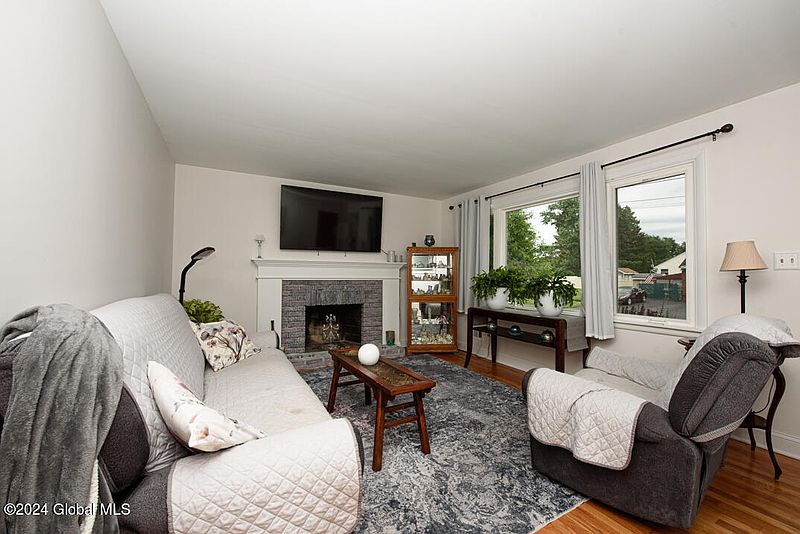 5th image of 1030 Obrien Avenue