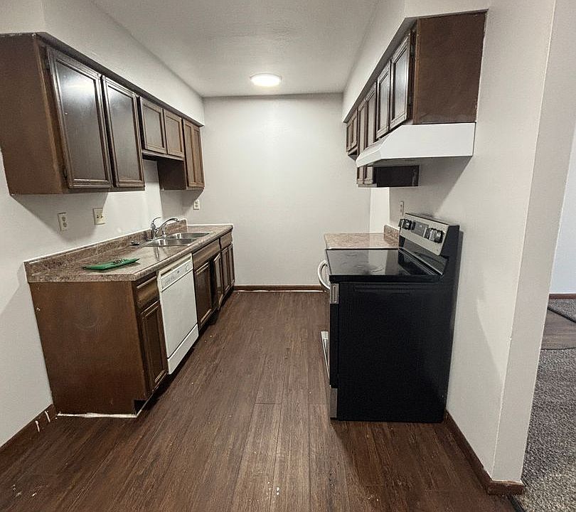 1st image of 733-747 Russell Rd #733-14