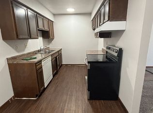 Le Chateau, Waterloo, IA 50701