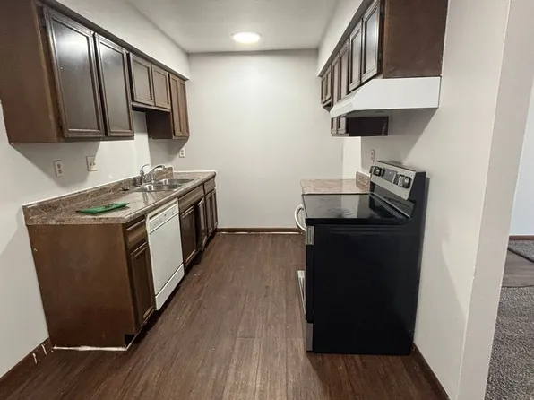 Le Chateau, 733-747 Russell Rd #733-14, Waterloo, IA 50701