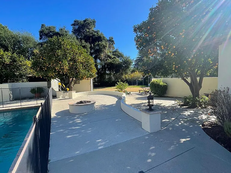 5668 Jumilla Ave — Photo 6