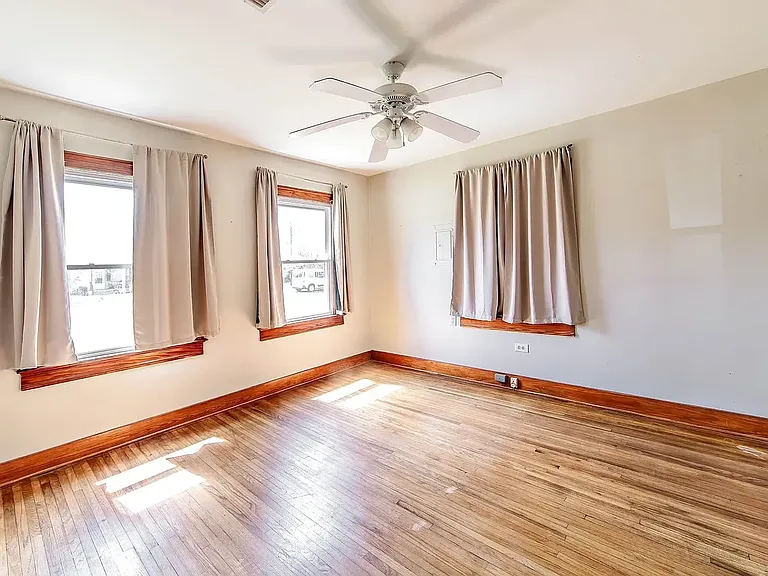 129 Pecan St — Photo 5