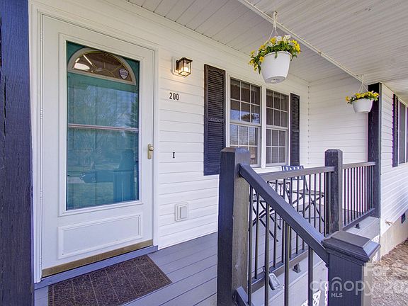 2nd image of 200 Windsor Ct