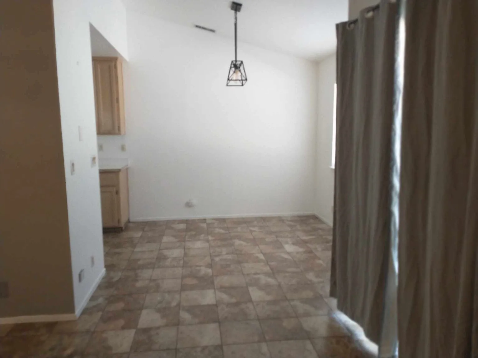 3 bed, 1345 sqft, $2,100 — Photo 3