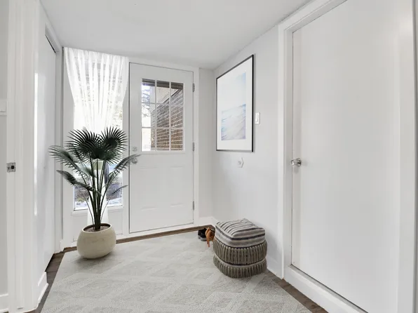 Navaho Townhomes, 10 Deerfield Dr, Ottawa, ON K2G 3R6