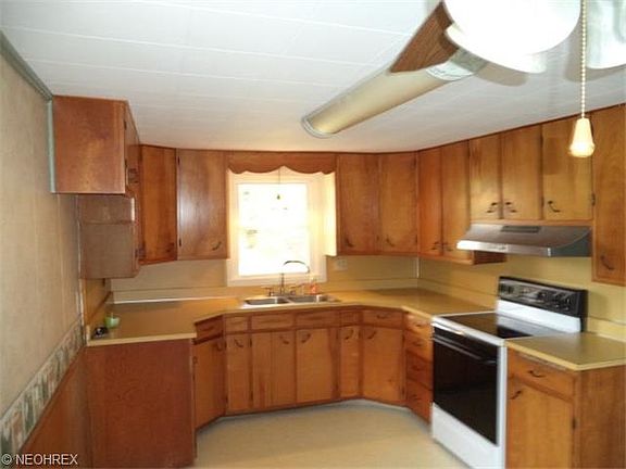 2nd image of 7010 Oak St