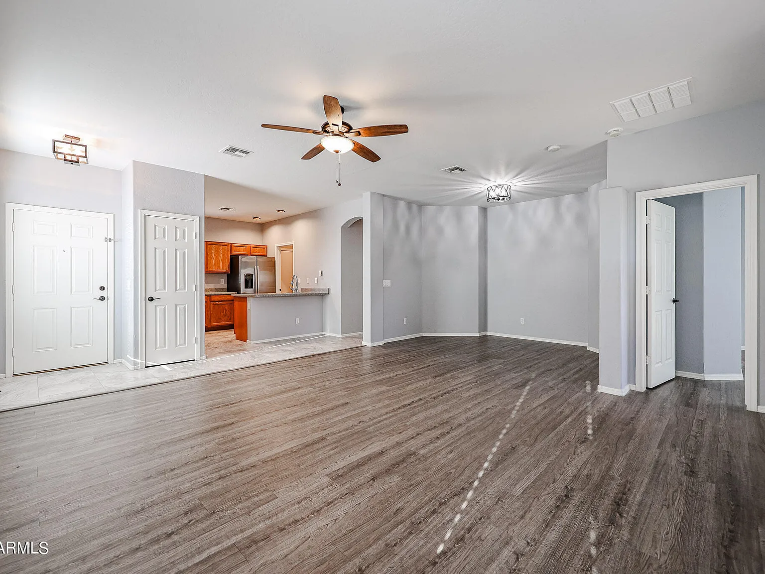 3 bed, 2.0 bath, 1374 sqft, $1,895 — Photo 3