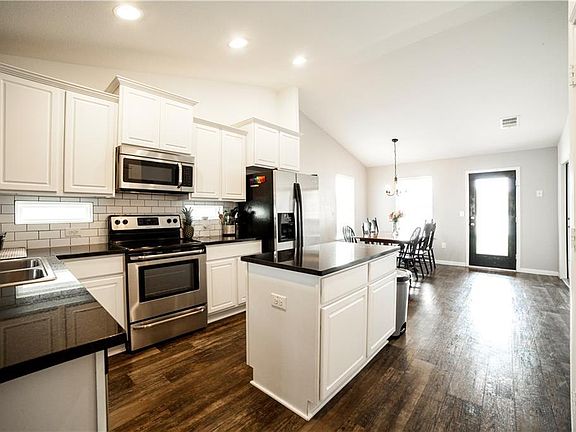 2nd image of 1119 Bryce Canyon Dr