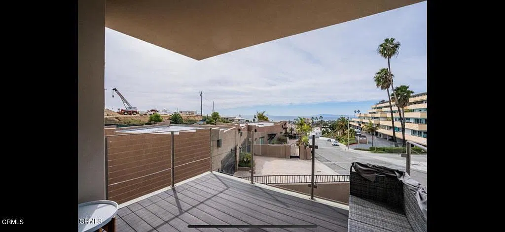 3 bed, 3.5 bath, 2437 sqft, $7,500 — Photo 2