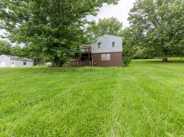208 McCleary Rd, Hookstown, PA 15050