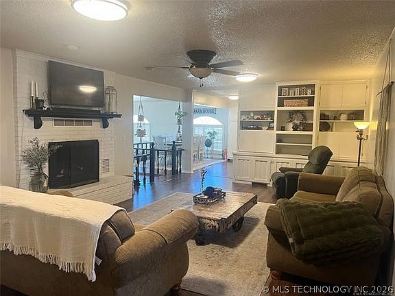 5th image of 1901 Mockingbird Ln