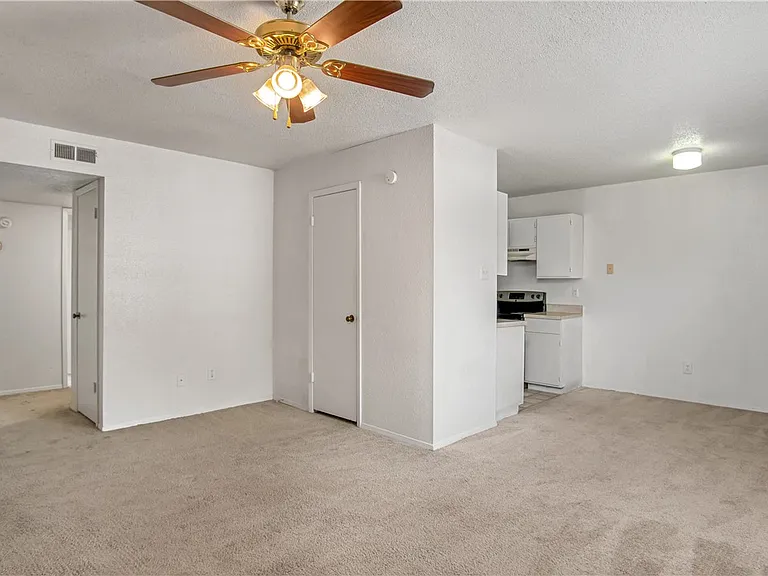 1500 Alpine Cir #C — Photo 2