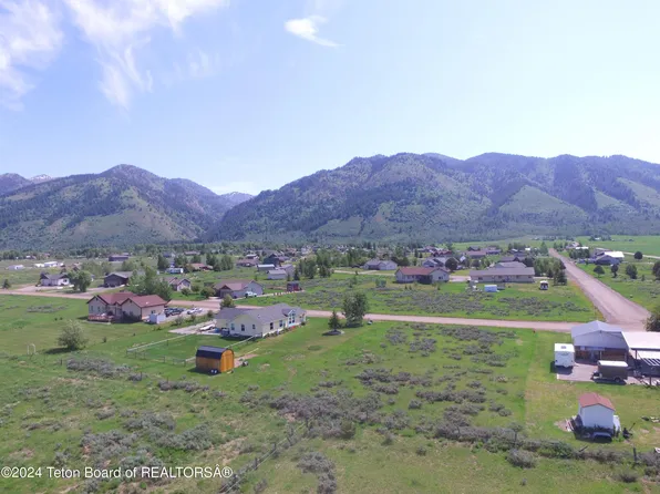 3 West St, Thayne, WY 83127