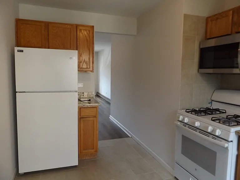 710 W Huntington Commons Rd #2B — Photo 9