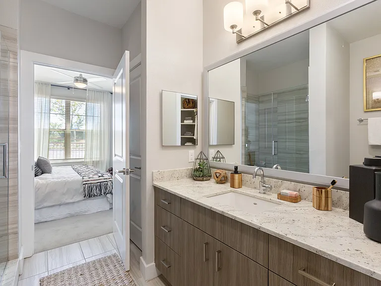 Spacious Modern Bathroom