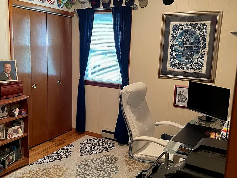 Office w/furniture