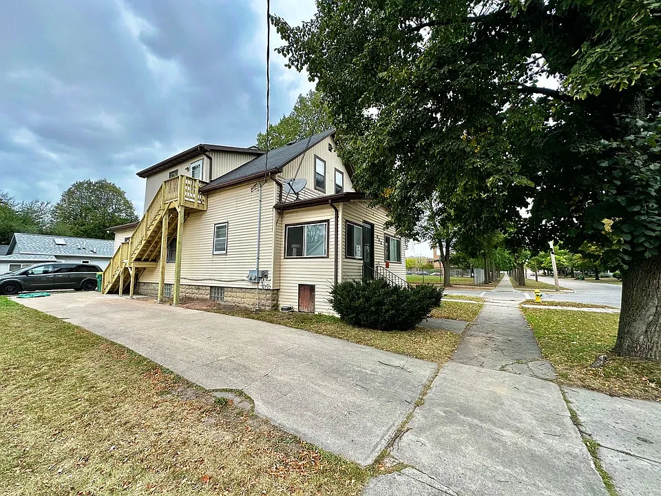 900 S Oakland Ave
