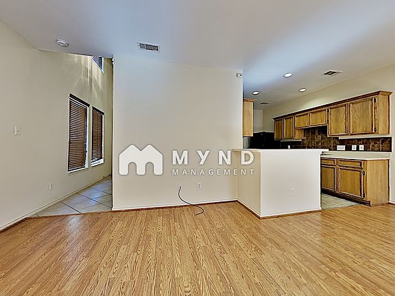 3rd image of 16515 Pentonshire Ln