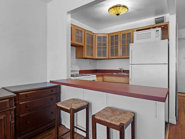 61 Lexington Ave #2C — Photo 9