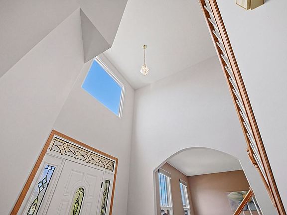 5th image of 834 Spring Meadow Ln