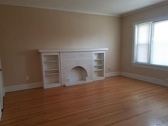 4th image of 2140 Clarence Ave APT 1N