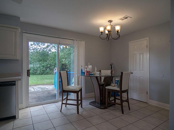 4th image of 106 Jeffrey Dr