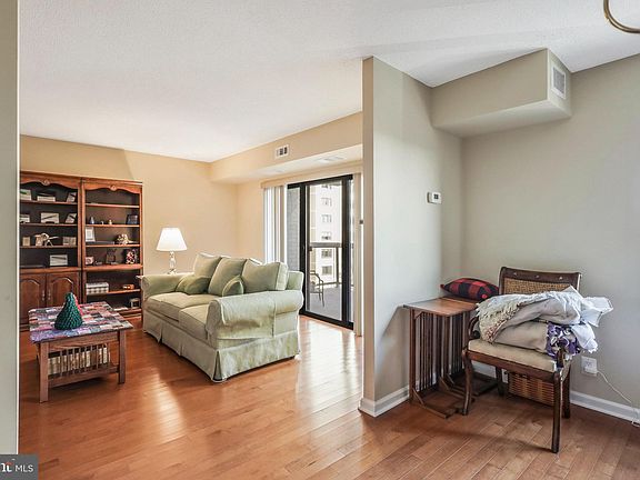 5th image of 309 Yoakum Pkwy APT 708