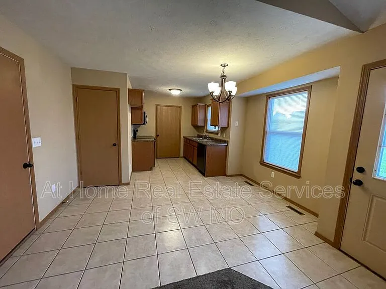 5543 W David — Photo 3