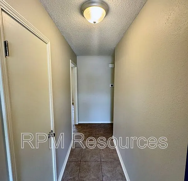 405 Meadow Lake Dr — Photo 5