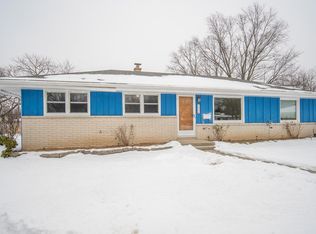 1934 W Alvina Ct, Milwaukee, WI 53221