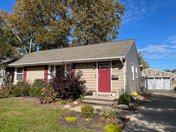 2nd image of 32860 Redwood Blvd