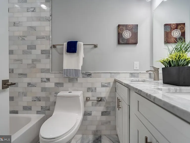 621 Longfellow St NW — Photo 10