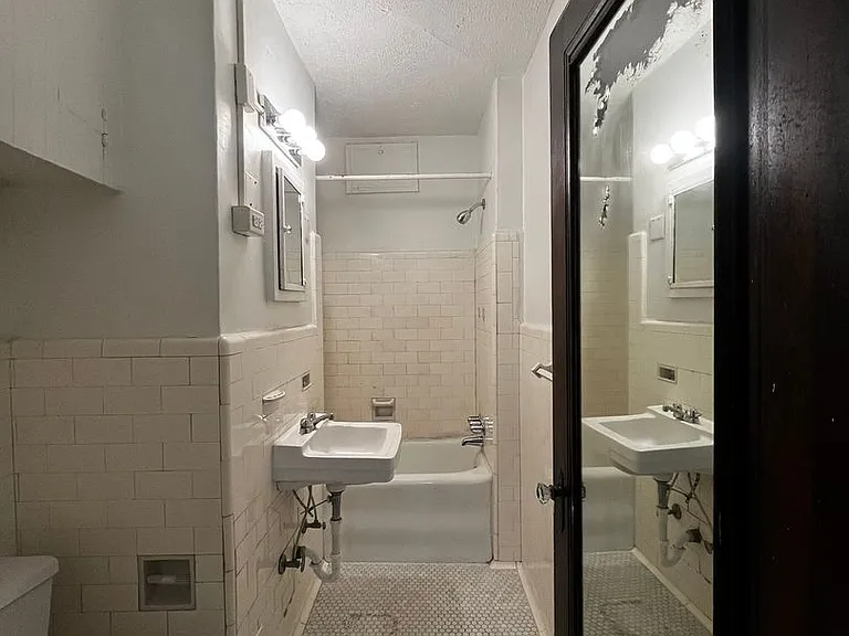 King Edward Annex Apartments — Photo 32