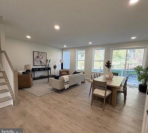 4th image of 42 Grayson Ln
