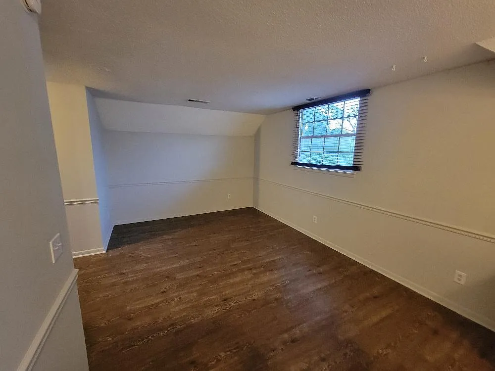 2 bed, 975 sqft, $985 — Photo 4