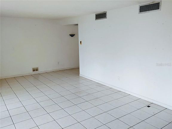 4th image of 1818 Chateau Dr W