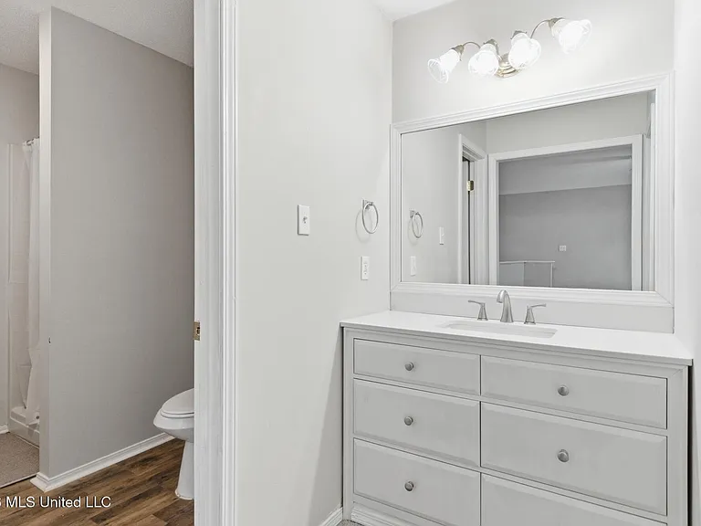 2387 Trafalgar Dr — Photo 20