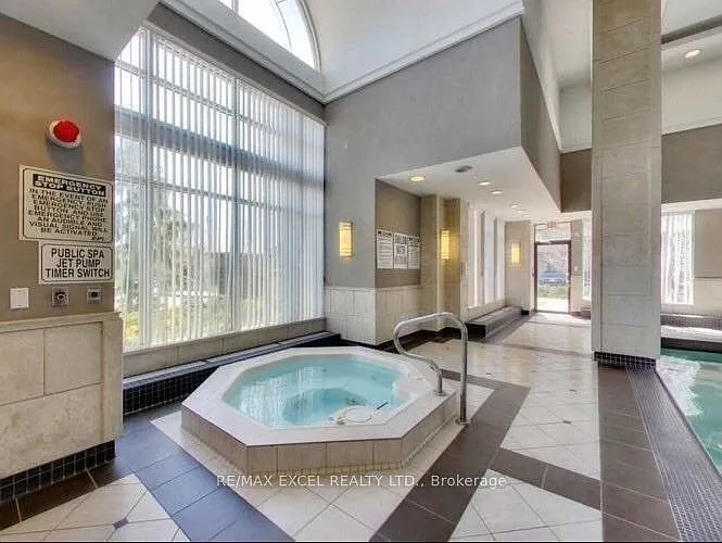 350 Red Maple Rd #508 — Photo 25