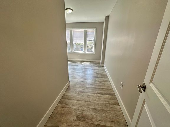 4th image of 234 Jewett Ave #1A